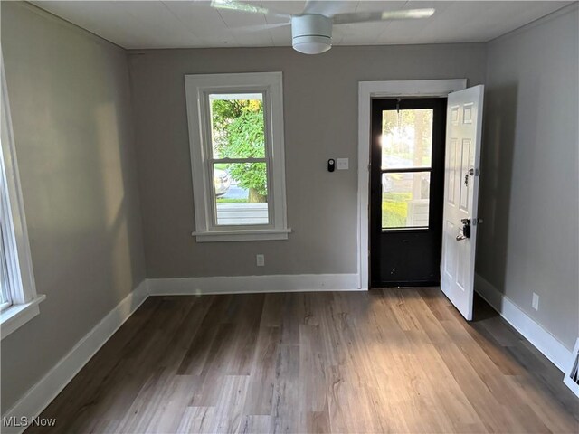 713 Virginia Ave, Akron, OH 44306 - foyer featuring wood finished floors and baseboards