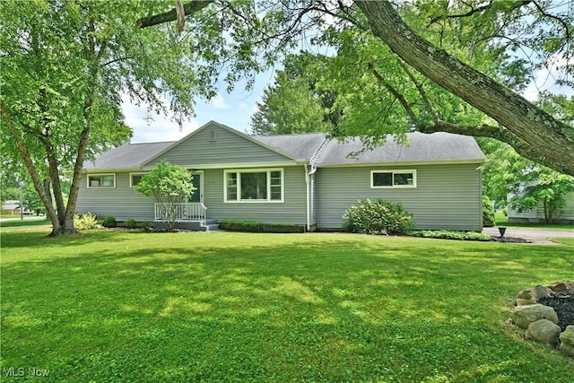 2803 Brunswick Rd, Youngstown, OH 44511 - ranch-style home featuring a front lawn