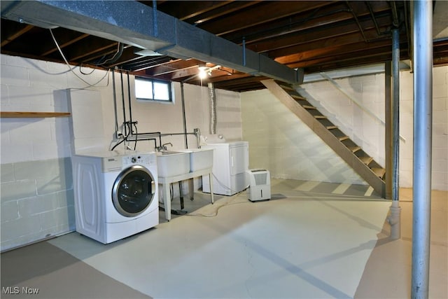 2803 Brunswick Rd, Youngstown, OH 44511 - below grade area featuring washing machine and clothes dryer and a sink