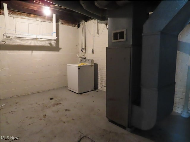 274 Wheeler St, Akron, OH 44304 - unfinished below grade area with washer / dryer and concrete block wall