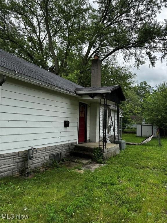335 W New York Ave, Sebring, OH 44672 - doorway to property featuring a yard and a chimney