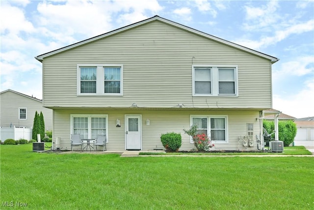2822 Ivy Hill Cir Unit C, Cortland, OH 44410 - back of house with a lawn