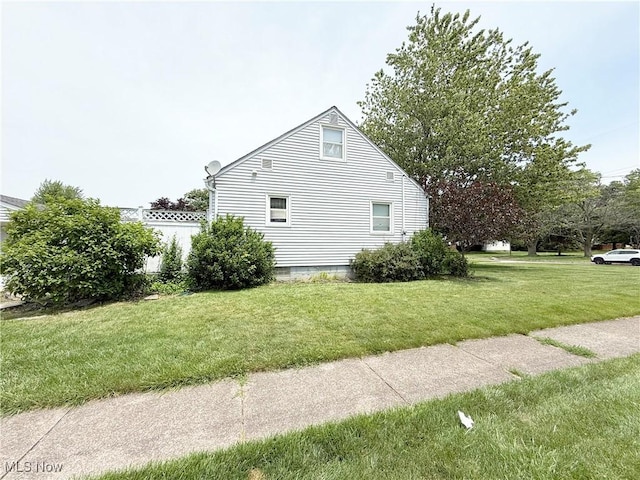 3522 Oakdale Ave, Lorain, OH 44055 - view of side of property featuring a lawn
