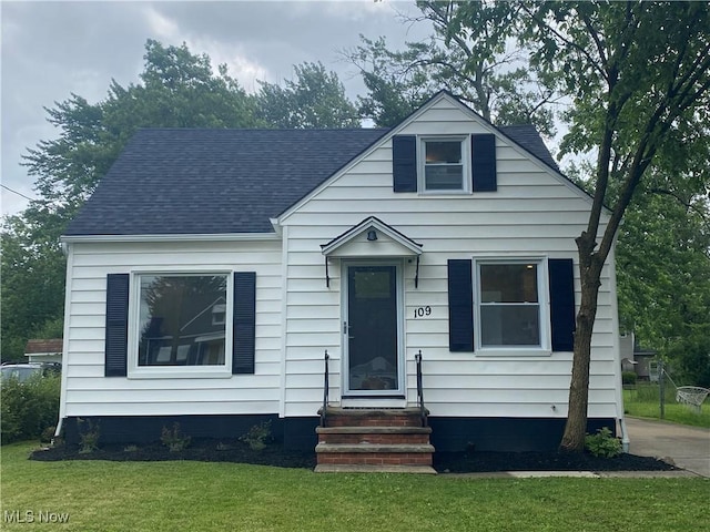 109 Avalon Ave, Bedford, OH 44146 - view of front of house featuring entry steps, a front yard, and roof with shingles