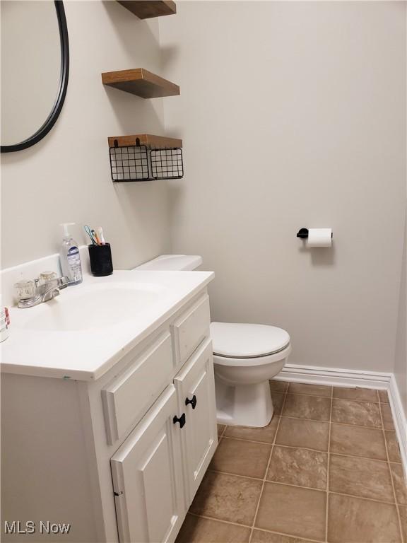 1310 Oxbow Rd, Belpre, OH 45714 - bathroom featuring vanity and toilet