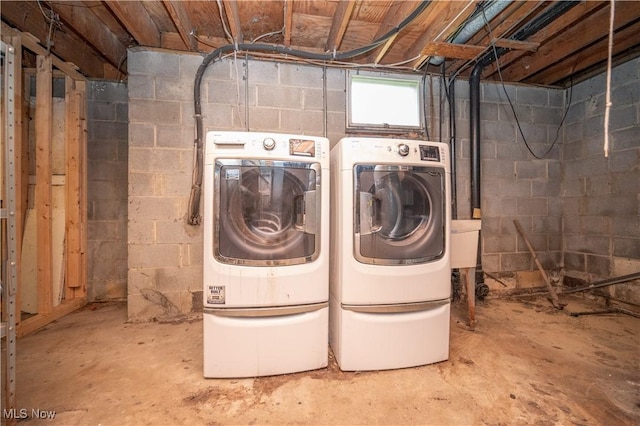 3355 Waterford Rd, New Waterford, OH 44445 - washroom featuring washing machine and clothes dryer