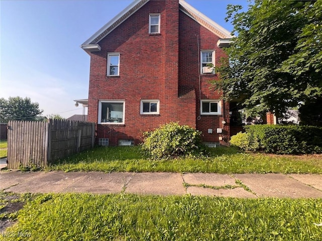59 Rhoda Ave, Youngstown, OH 44509 - view of side of home with brick siding