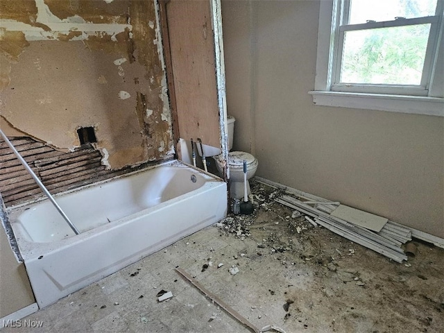 798 Stadelman Ave, Akron, OH 44320 - full bathroom featuring toilet and a bath