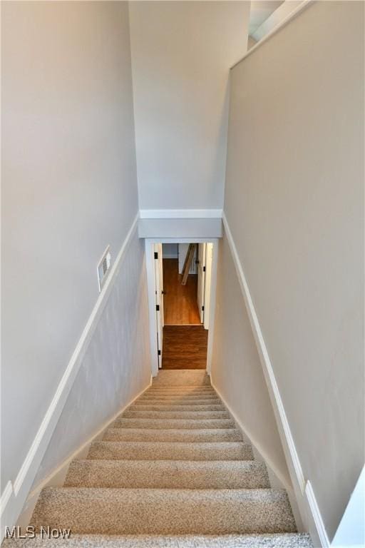 437 Hazel St, Girard, OH 44420 - view of stairway
