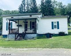 106 Carnegie Ln, Hundred, WV 26575 - photo 1