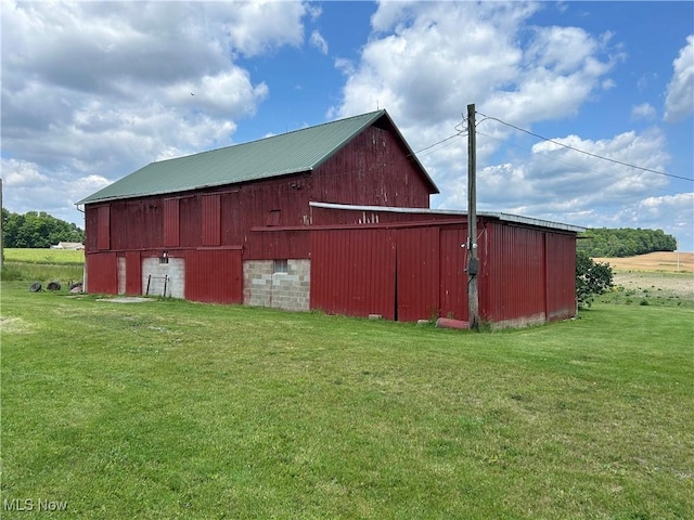 14260 Canaan Center Rd, Creston, OH 44217 - view of barn featuring a yard