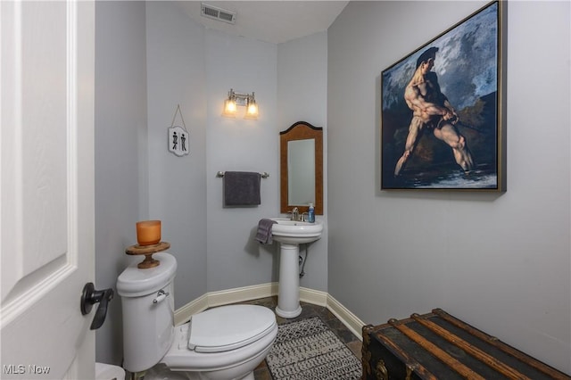 3595 Vineyard Ave NW, Canton, OH 44708 - bathroom featuring toilet and baseboards