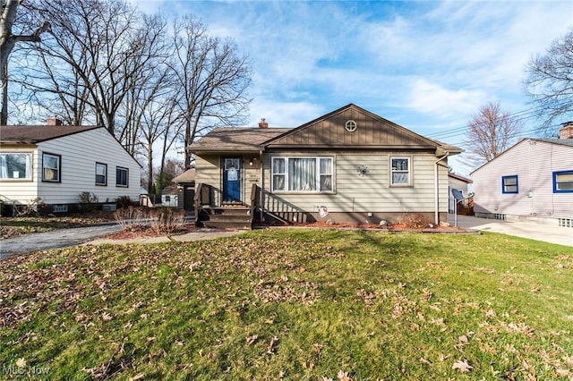 3214 Quentin Dr, Youngstown, OH 44511 - view of front facade featuring a front yard