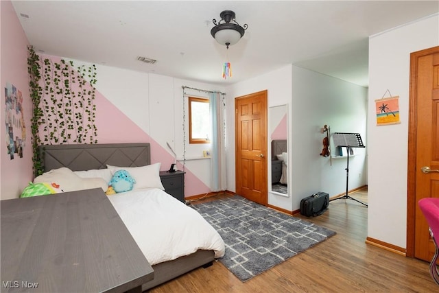 121 Sycamore Pl, Oberlin, OH 44074 - bedroom featuring wood finished floors and baseboards