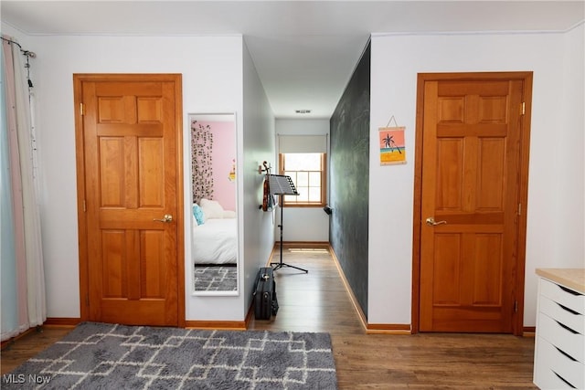 121 Sycamore Pl, Oberlin, OH 44074 - entrance foyer featuring wood finished floors