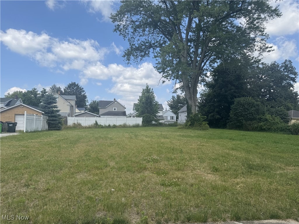 38 24th St NW, Barberton, OH 44203