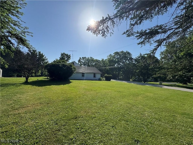 7138 Jefferson Rd, Ashtabula, OH 44004 - view of green lawn