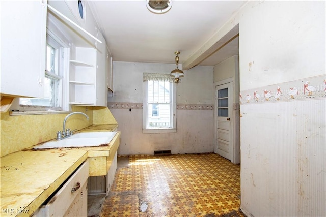 274 E S St, Shreve, OH 44676 - kitchen featuring light flooring and light countertops