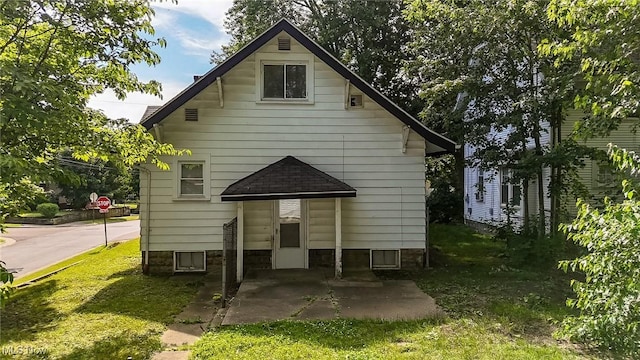 1033 Chalker St, Akron, OH 44310 - back of house with a lawn and roof with shingles