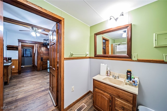 1833 W 7th St, Ashtabula, OH 44004 - full bath featuring vanity, wood finished floors, and ceiling fan