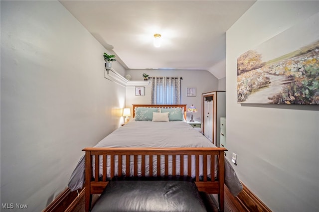 1833 W 7th St, Ashtabula, OH 44004 - bedroom featuring lofted ceiling