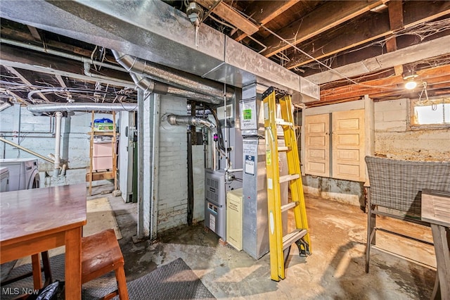 1833 W 7th St, Ashtabula, OH 44004 - below grade area featuring washer and dryer