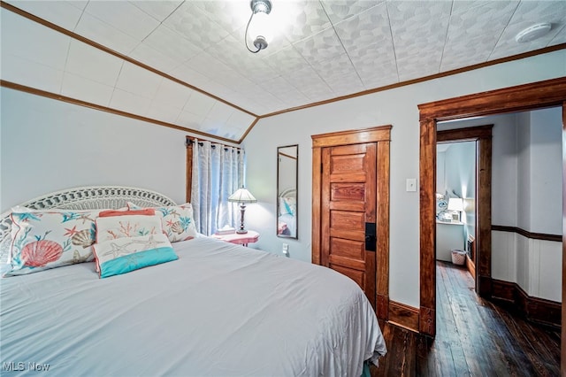 1833 W 7th St, Ashtabula, OH 44004 - bedroom with crown molding and hardwood / wood-style flooring