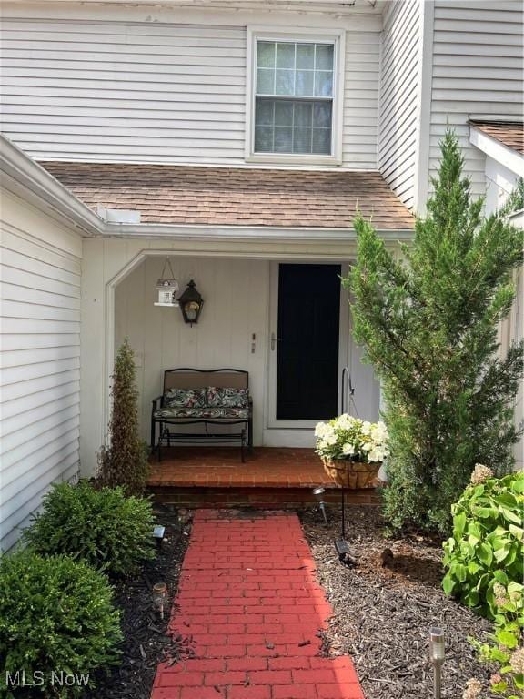 4389 Devonshire Dr, Boardman, OH 44512 - property entrance featuring a shingled roof
