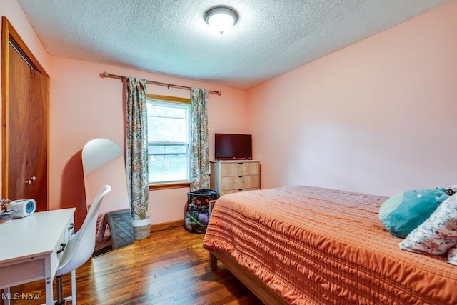11339 Ridge Rd, North Royalton, OH 44133 - bedroom featuring wood-type flooring and a textured ceiling