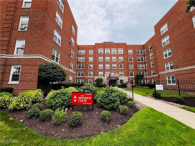 19101 Van Aken Blvd Unit 521, Shaker Heights, OH 44122 - photo 1