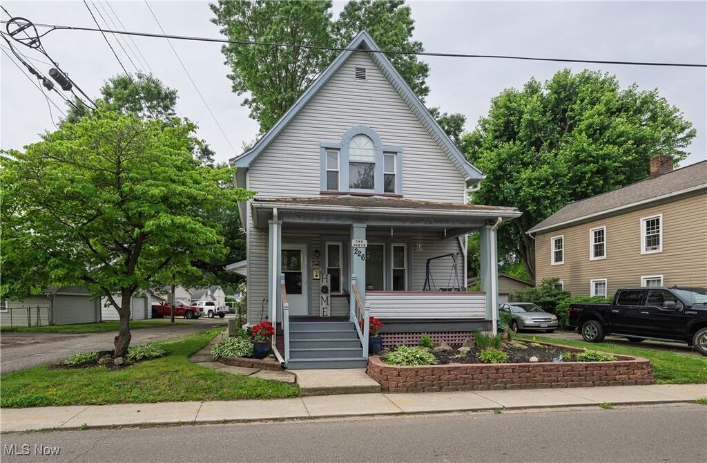 226 NW Minnich Ave, New Philadelphia, OH 44663 - photo 1