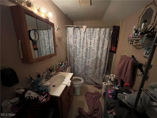 2455 W 7th St, Cleveland, OH 44113 - bathroom with vanity and a shower with curtain