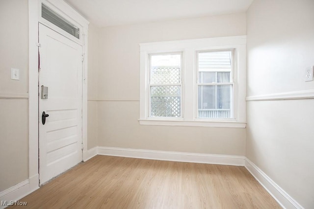 3139 W Blvd, Cleveland, OH 44111 - foyer featuring light wood-style flooring and baseboards
