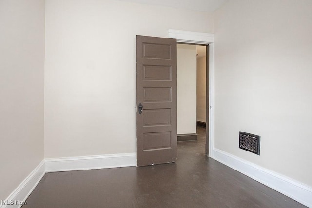 3139 W Blvd, Cleveland, OH 44111 - unfurnished room with baseboards