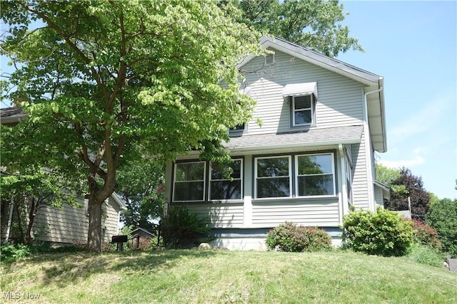1825 Glenmount Ave, Akron, OH 44301 - view of front of property with a front yard