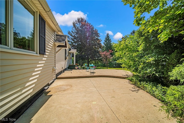 416 N Hambden St, Chardon, OH 44024 - view of patio / terrace
