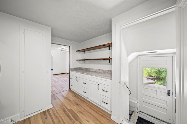 416 N Hambden St, Chardon, OH 44024 - hall featuring light wood-style flooring