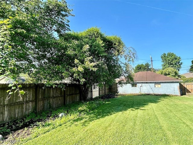 623 N 7th St, Marietta, OH 45750 - view of fenced backyard