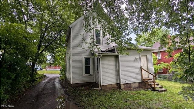 1447 Shriver Ave NE, Canton, OH 44705 - photo 2