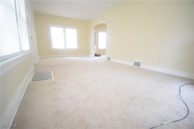 853 E 144th St, Cleveland, OH 44110 - carpeted empty room featuring arched walkways and baseboards