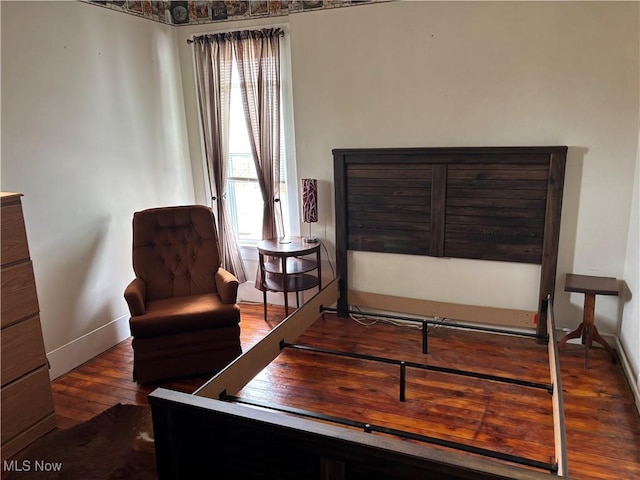 629 E 5th St, Salem, OH 44460 - bedroom with wood-type flooring and baseboards