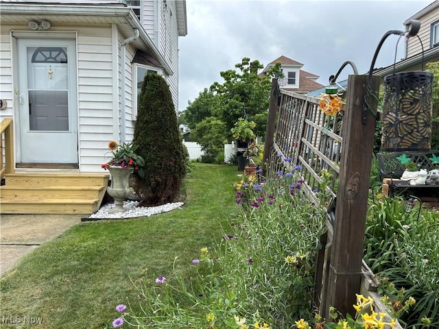 629 E 5th St, Salem, OH 44460 - view of green lawn