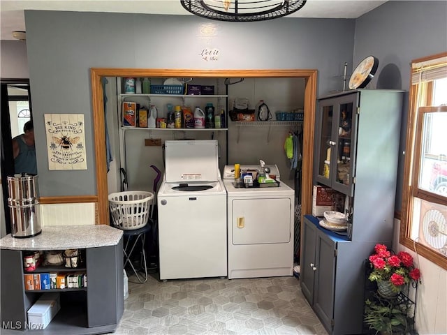 629 E 5th St, Salem, OH 44460 - laundry room featuring washing machine and clothes dryer