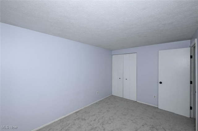6633 Tamarind Dr, Bedford Heights, OH 44146 - unfurnished bedroom featuring carpet floors, a textured ceiling, and a closet