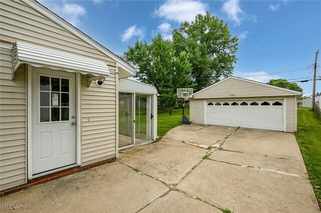 6633 Tamarind Dr, Bedford Heights, OH 44146 - view of detached garage