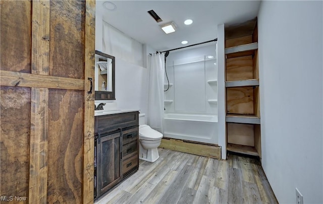 816 Vincent Dr, Loudonville, OH 44842 - bathroom with vanity, wood finished floors, shower / tub combo, and recessed lighting