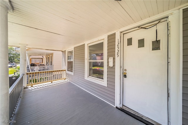12525 Lancelot Ave, Cleveland, OH 44108 - view of porch