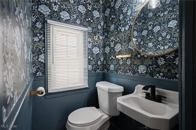 3722 Avalon Rd, Shaker Heights, OH 44120 - bathroom with wallpapered walls and wainscoting