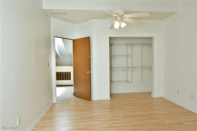3406 Ivy Hill Cir Unit B, Cortland, OH 44410 - unfurnished bedroom featuring light wood-type flooring, a closet, and a ceiling fan