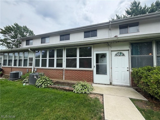 25320 Clubside Dr Unit 6, North Olmsted, OH 44070 - view of front facade with brick siding and a front yard